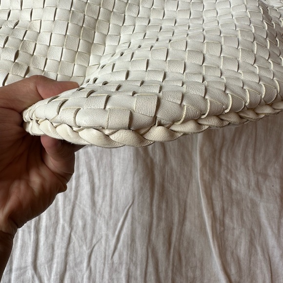Vintage Bottega Veneta Medium White Intrecciato Hobo - Picture 6 of 16